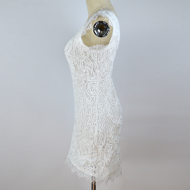 V-Neck Sleeveless Lace Cocktail Dress with Bodycon Fit